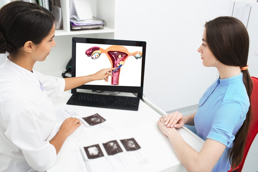 A doctor showing a patient her imaging on a screen