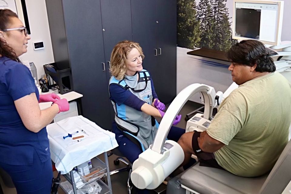 Dr. Persyn performing an image-guided joint injection